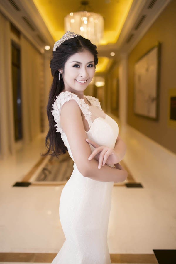 Ngọc Hân mặc váy tự thiết kế, xinh như công chúa - ảnh 9